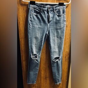 American Eagle Women’s Distressed Light Blue Skinny Jeans